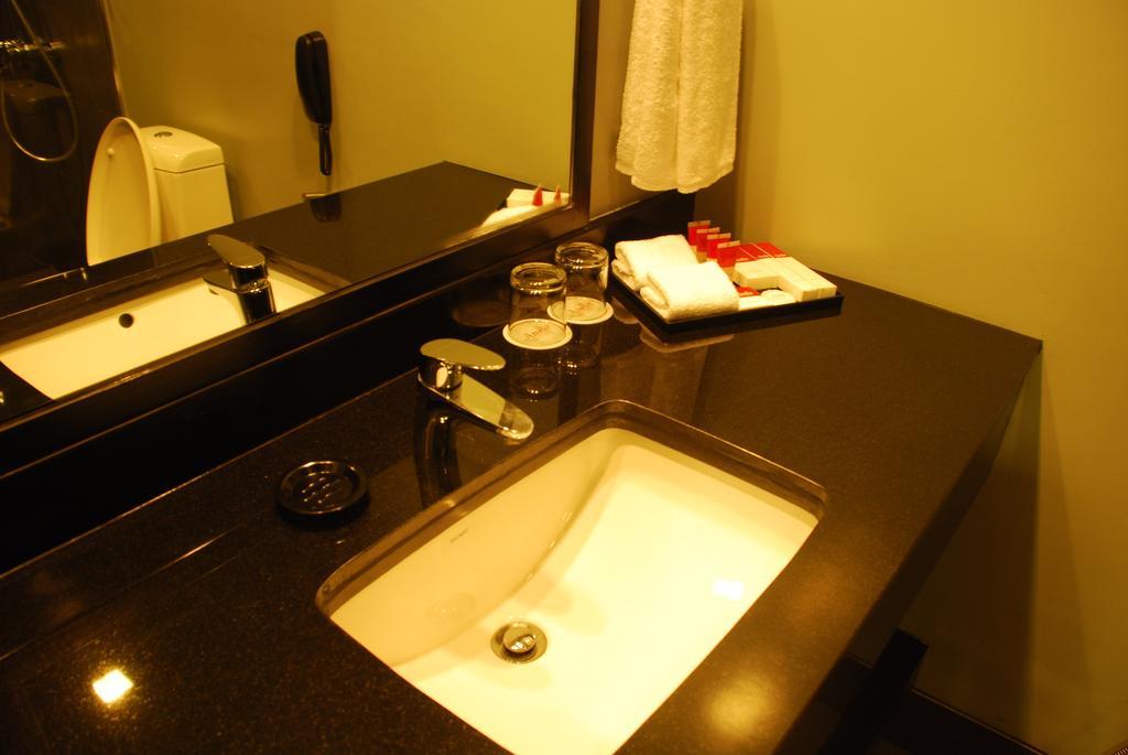 Amelie Hotel Manilla Buitenkant foto