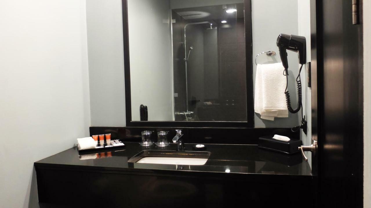 Amelie Hotel Manilla Buitenkant foto